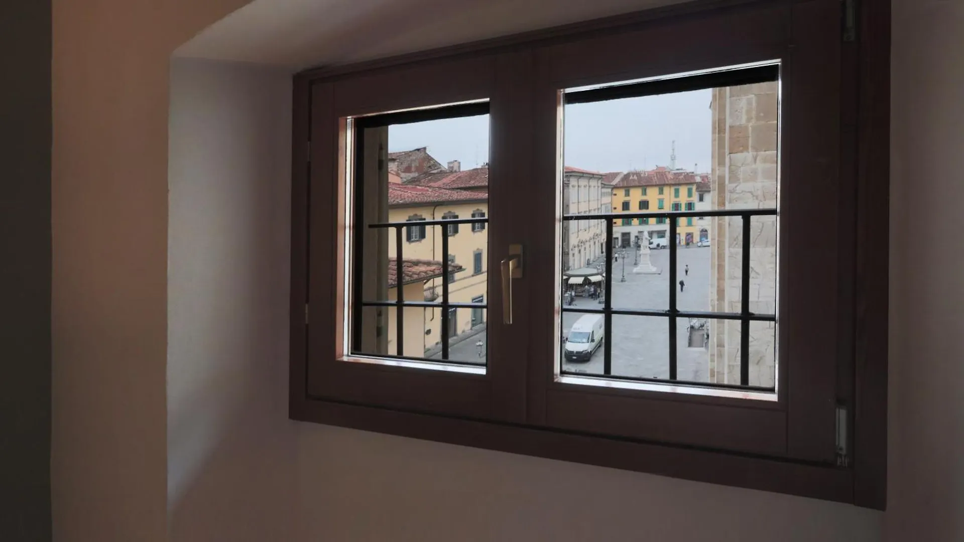 דירות פראטו Lippi'S House In Piazza Duomo